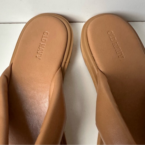 old navy tan Thong Platform Sandals - Picture 4 of 13